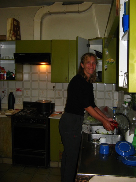 IMG_3534_Bas_aan_het_koken_in_het_hostel.jpg