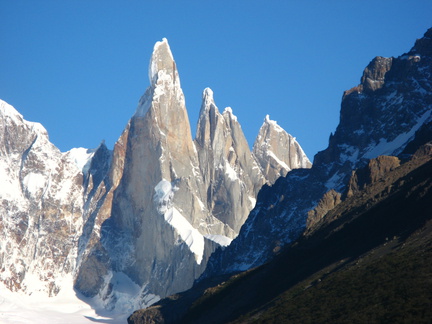 IMG 2342 Cerro Torre Aguja Egger en Cerro Standhardt in de zon deze keer