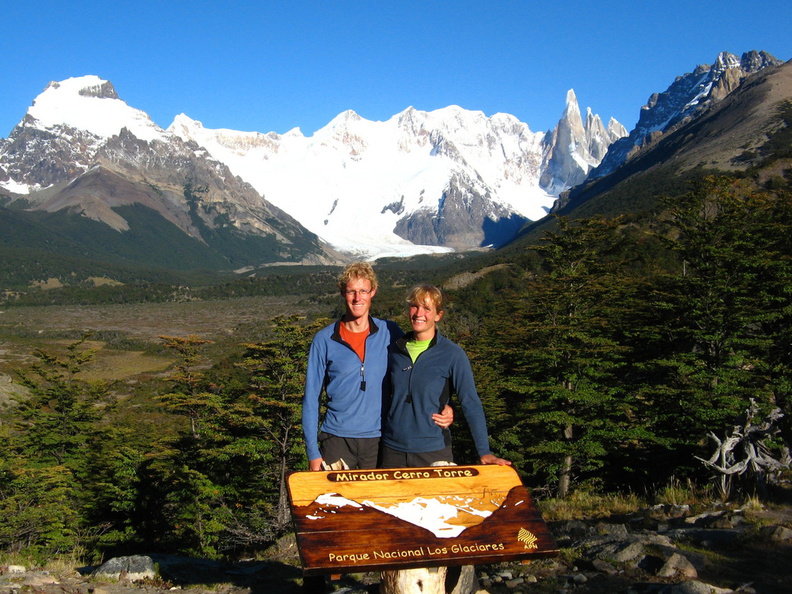IMG_2347_Eelco_en_Bas_bij_Mirador_Cerro_Torre.jpg