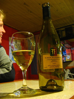 IMG 3969 Laatste wijntje in het hostel Finca Flichman Chardonnay 2005