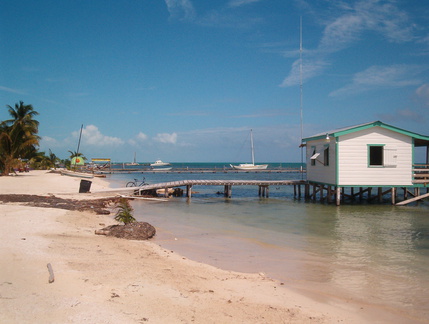 IM004302 Strand van Caye Caulker