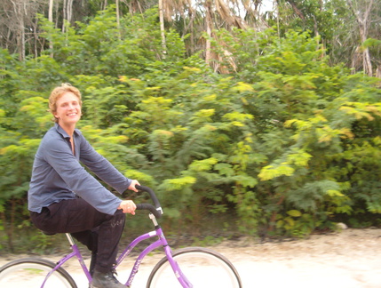 IM004114 Bas op de fiets door de jungle bij Copperbank
