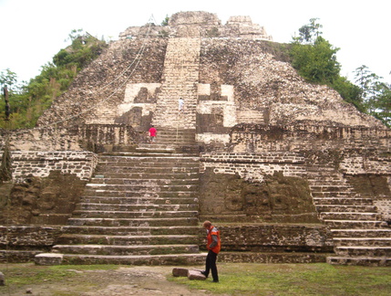 IM004152 Grootste tempel van Lamanai