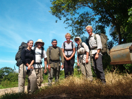 IM004425 Marianne Guttorm Max Bas K en Eelco starten de expeditie de Quest for the Hidden Falls