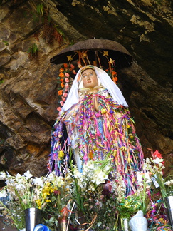 IMG 8220 Heilige maagd in een grot onderweg naar Yampupata