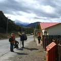 IMG 2083 Uitleg aan anderen die de wandeling gaan doen in Villa Cerro Castillo