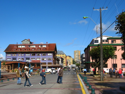 IMG 1462 Hoofdstraat Puerto Montt met mooi weer