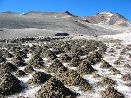 IMG 1384 Bijzondere zandhoopjes op de gletsjers