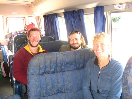 IMG 2108 In de bus met Ido en Vladi naar Tortel