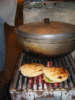 IMG 8145 De tortillas gevuld met kaas en kip mjammie