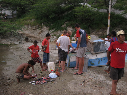 2008 Pan-Col 922 - Vis kopen aan het strand