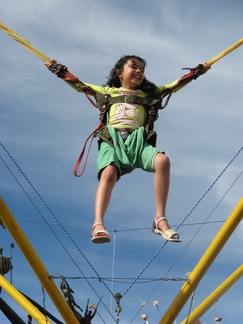 2008 Pan-Col 1012 - Jennifer op de minibungy