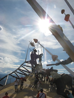 2008 Pan-Col 1016 - Het monument met tegenlicht