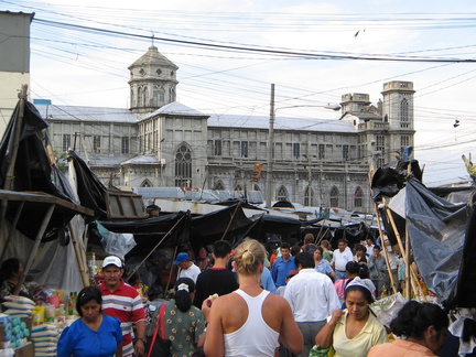 IMG 1967 Bas op de markt in San Salvador