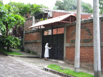 IMG 1970 De zuster bij het huis