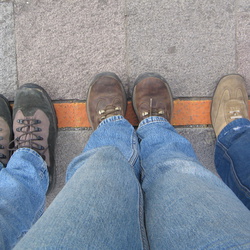 2006-04 Mitad Del Mundo