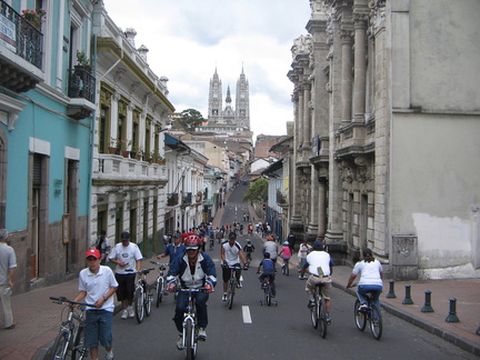 IMG 0580 Autoloze zondag in Quitos oude stad