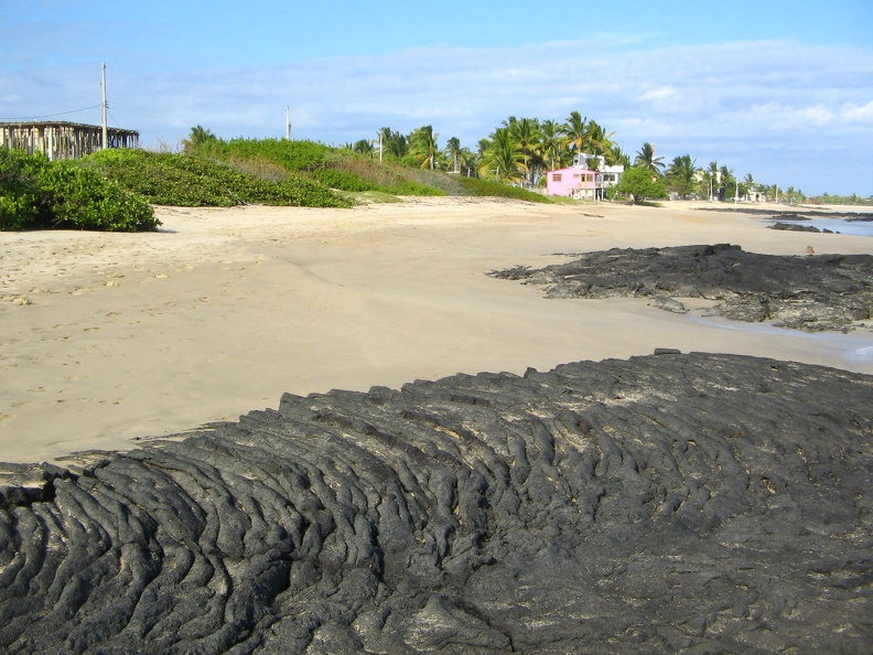 IMG_1638_Pahoehoe_lava_op_het_strand_van_Puerto_Villamil.jpg