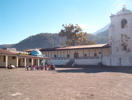 IM005095 de katholieke kerk met schoolkinderen