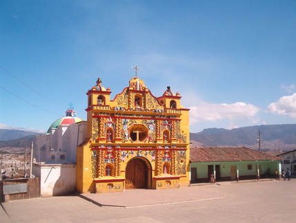 IM005429a Gele kerk van San Andres Xecul