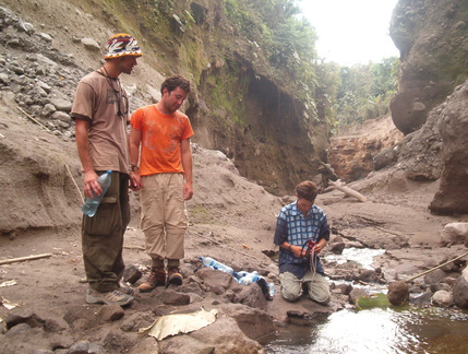 IM005390 Filling up drinking water