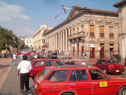 IM005355 Taxis in Xela