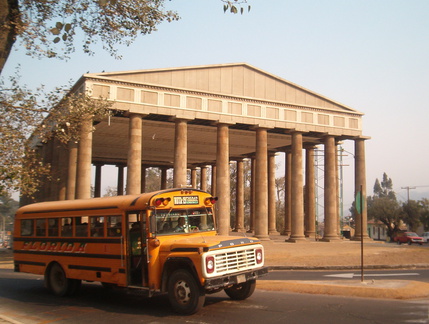 IM005623 Templo de Minerva met bus