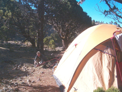 IM005451 putting up the tent