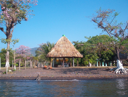 IM006387 onze hut aan Laguna Izabal