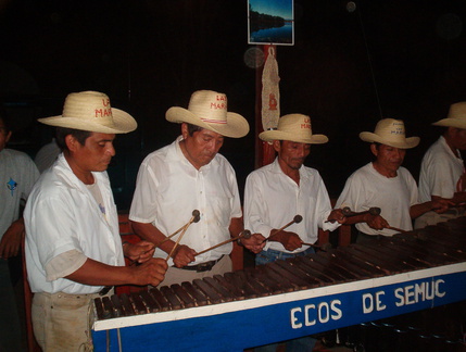 IM006077 Marimba spelers