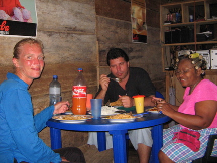 IMG 3338 Eten en slapen bij de cubaanse medische post