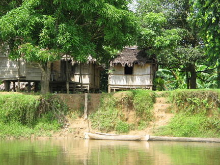 IMG 3211 Woningen langs de rivier
