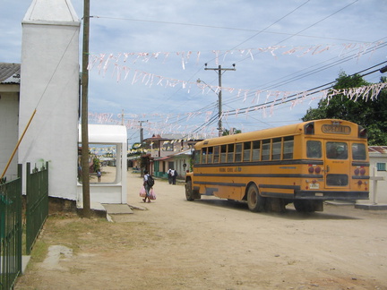 IMG 3044 Bus in Santa Fe mensen komen terug met boodschappen