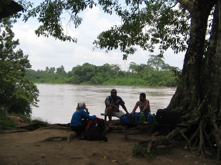 IMG 3464 Wachten op een pipante om de oversteek naar Waspan Nicaragua te maken