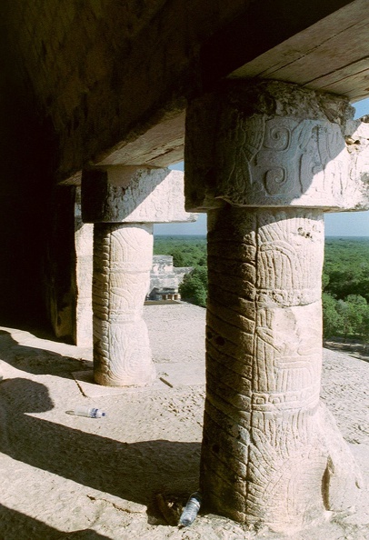 Chichen_Itza_op_El_Castillo_1.jpg