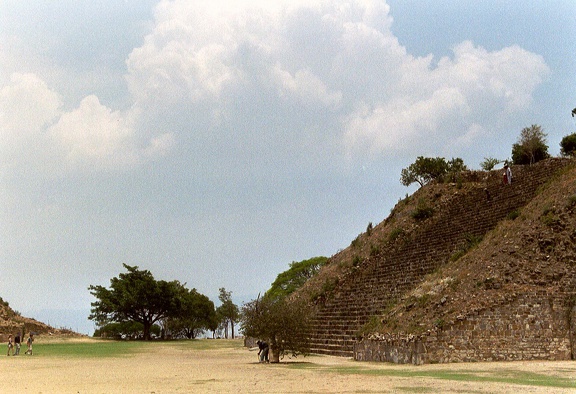 Monte Alban Monticulo III