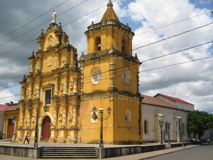 IMG 3955 Iglesia de La Recoleccion met ontsierende bedrading