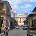 IMG 3959a Calle Central Ruben Dario met uitzicht op Iglesia de El Calvario