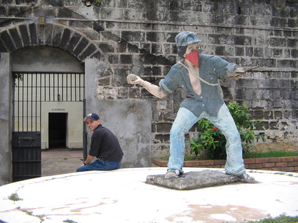 IMG 4130 Standbeeld van een beroemde foto uit de Sandinisten opstand