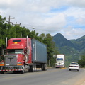 IMG 3690a Grote trucks die naar de grensovergang gaan
