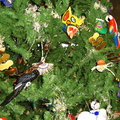 IMG 6960 panamees masker en klederdracht poppetje in de kerstboom