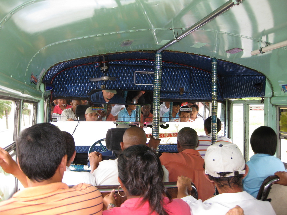 2008 Pan-Col 086 - De Panamese stadsbussen blijven leuk, maar de muziek is verdwenen ;-(
