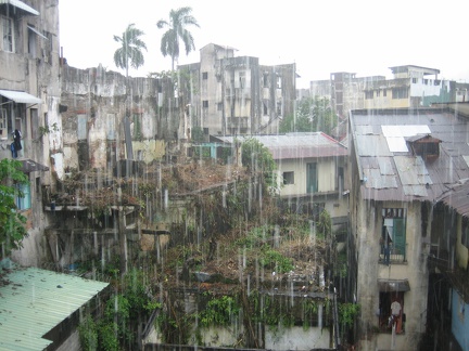 2008 Pan-Col 038 - Met regen werd het uitzicht achter het hostel nog treuriger