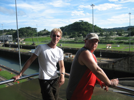 2008 Pan-Col 112 - Eelco en Pim bij Mira flores, de sluizen van het Panama Kanaal