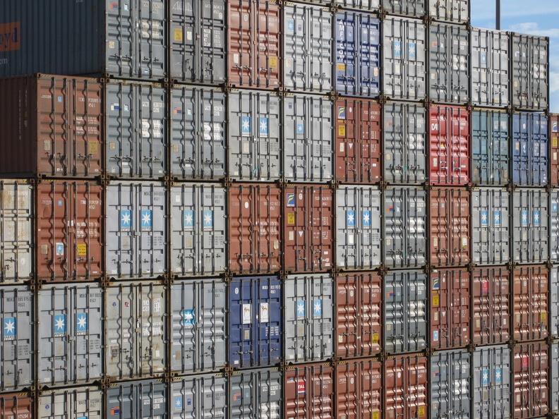 2008 Pan-Col 141 - Containers, containers, containers.jpg