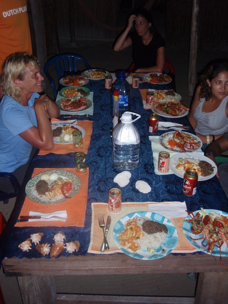 2008 Pan-Col 497 - Goede maaltijden in ons Kuna hotel.jpg