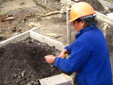 IMG 2262 Zoeken naar sporen in de grond