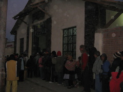 IMG 3924 In de rij voor een treinkaartje naar Huancavelica