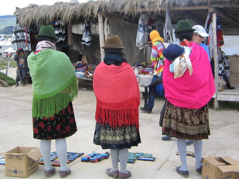 IMG_0661b_De_verkoopsters_bij_Laguna_Quilotoa.jpg
