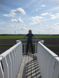 0320 - Eelco kijkt uit over de vlakte bij Oude Sluis